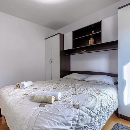 Nena By Interhome Pula